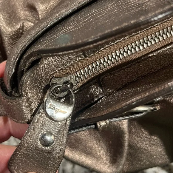 Salvatore Ferragamo Shoulder Bag in Metallic Gold - Picture 6 of 12